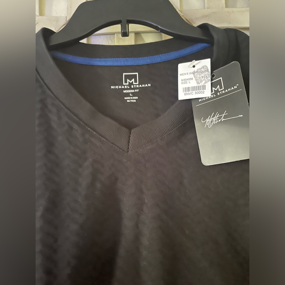 Men’s Warehouse size large long sleeve V neck shirt NWT